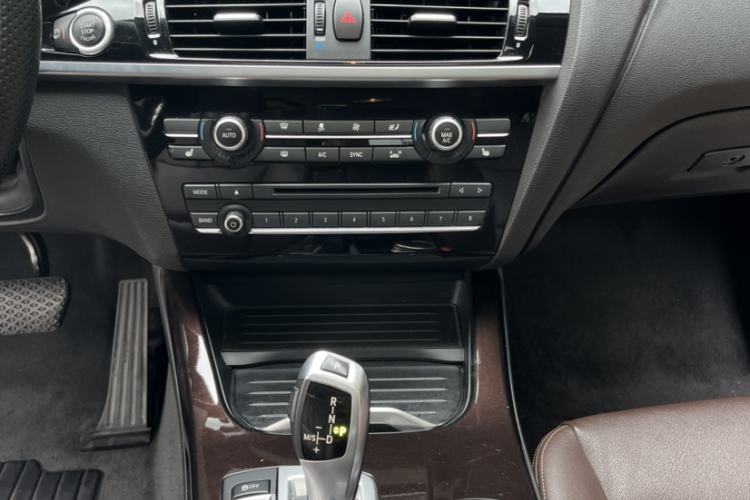 Used BMW X4 2014 xDrive20i X Design Package Interior 3
