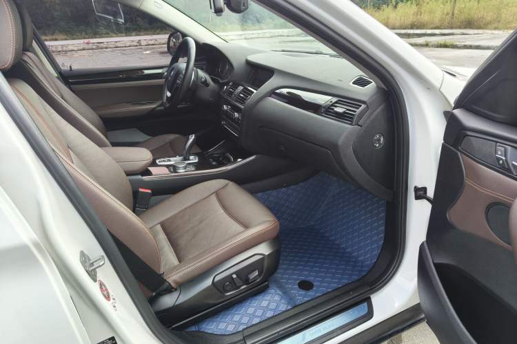 Used BMW X4 2014 xDrive20i X Design Package Interior 4