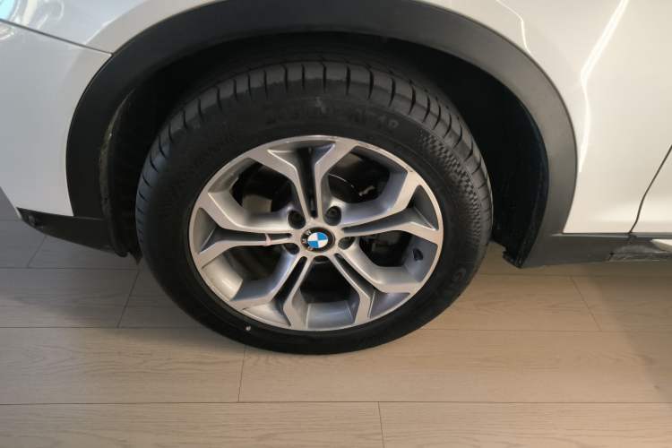 Used BMW X4 2014 xDrive20i X Design Package Left Front Wheel Hub