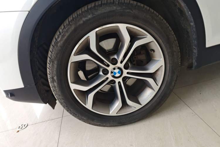 Used BMW X4 2014 xDrive20i X Design Package Left Front Wheel Hub