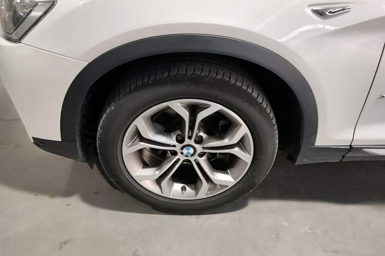 Used BMW X4 2014 xDrive20i X Design Package Left Front Wheel Hub