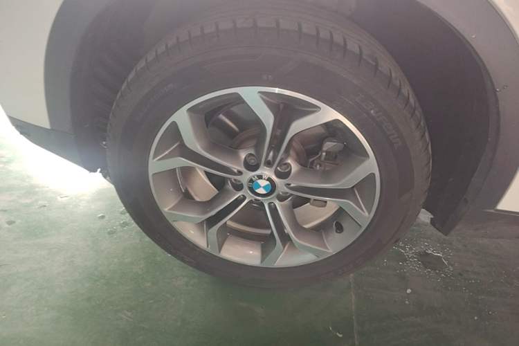 Used BMW X4 2014 xDrive20i X Design Package Left Front Wheel Hub