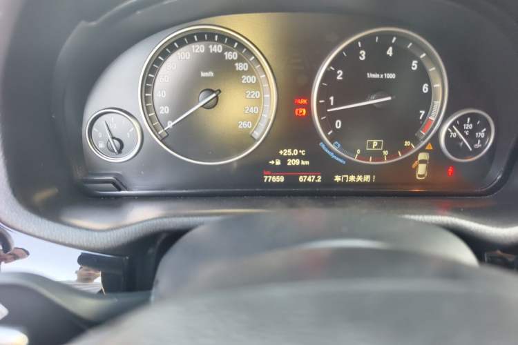 Used BMW X4 2014 xDrive20i X Design Package Odometer Close Up