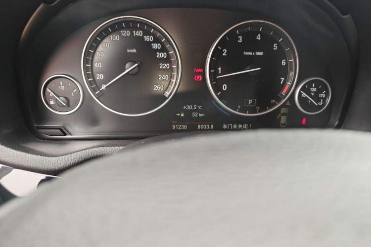 Used BMW X4 2014 xDrive28i Leading Model Odometer Close Up