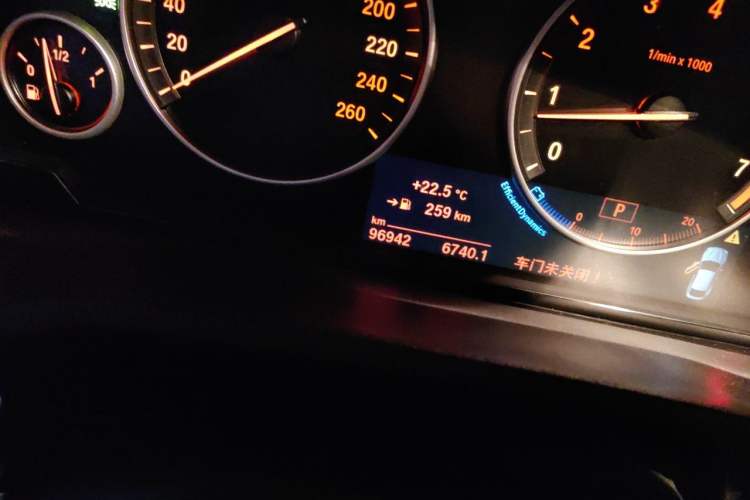 Used BMW X4 2014 xDrive20i X Design Package Odometer Close Up