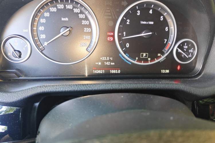 Used BMW X4 2014 xDrive20i X Design Package Odometer Close Up
