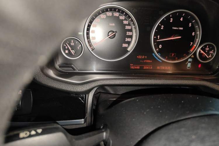 Used BMW X4 2014 xDrive20i X Design Package Odometer Close Up