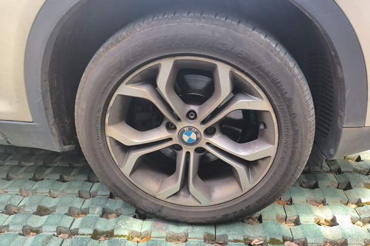 Used BMW X4 2014 xDrive20i X Design Package Right Front Wheel Hub