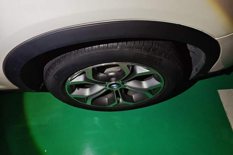 Used BMW X4 2014 xDrive20i X Design Package Right Front Wheel Hub