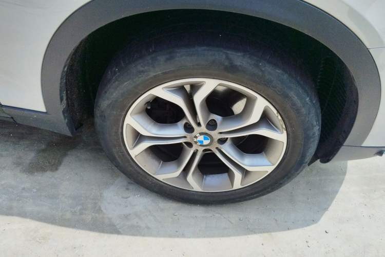 Used BMW X4 2014 xDrive20i X Design Package Right Front Wheel Hub