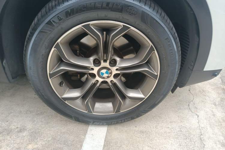 Used BMW X4 2014 xDrive20i X Design Package Right Front Wheel Hub
