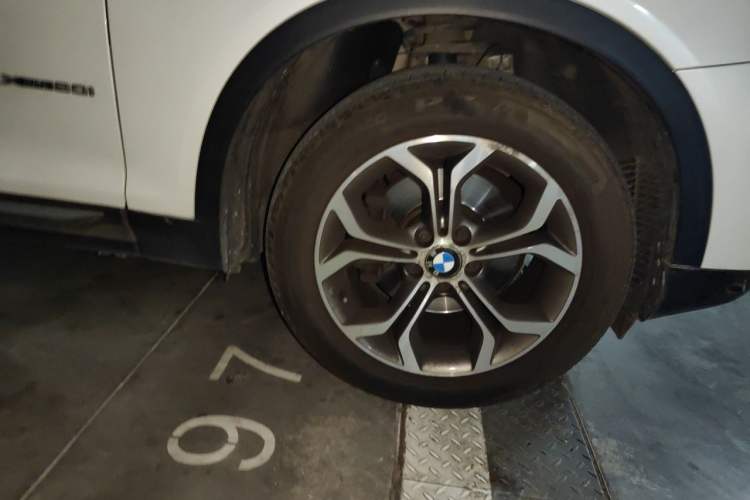 Used BMW X4 2014 xDrive20i X Design Package Right Front Wheel Hub