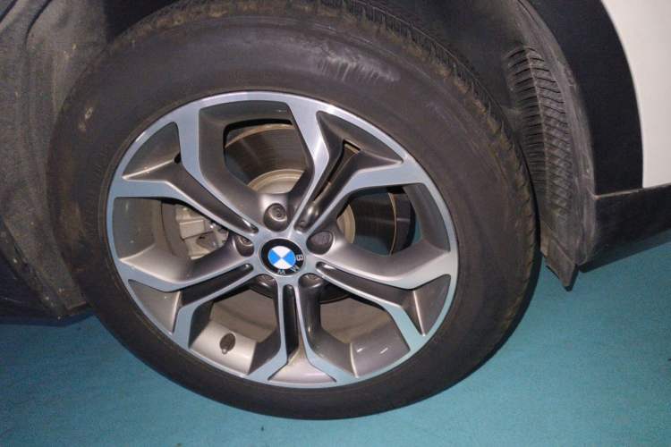 Used BMW X4 2014 xDrive20i X Design Package Right Front Wheel Hub