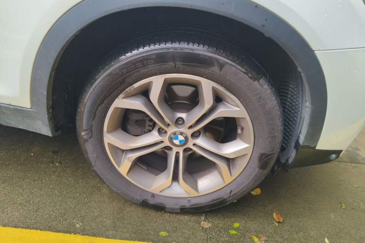 Used BMW X4 2014 xDrive20i X Design Package Right Front Wheel Hub