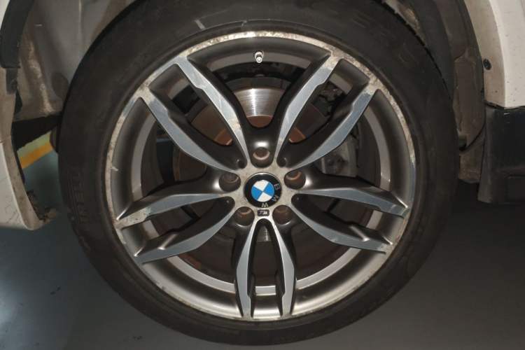 Used BMW X4 2014 xDrive35i M Sport model Right Front Wheel Hub