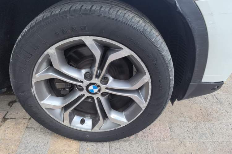 Used BMW X4 2014 xDrive20i X Design Package Right Front Wheel Hub