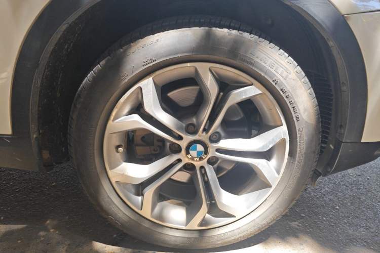Used BMW X4 2014 xDrive20i X Design Package Right Front Wheel Hub