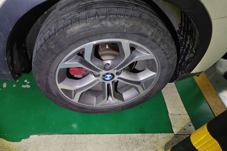 Used BMW X4 2014 xDrive20i X Design Package Right Front Wheel Hub