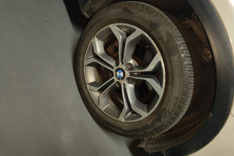 Used BMW X4 2014 xDrive20i X Design Package Right Front Wheel Hub