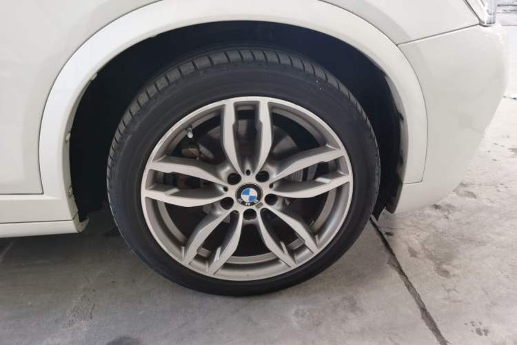 Used BMW X4 2014 xDrive35i M Sport model Right Front Wheel Hub