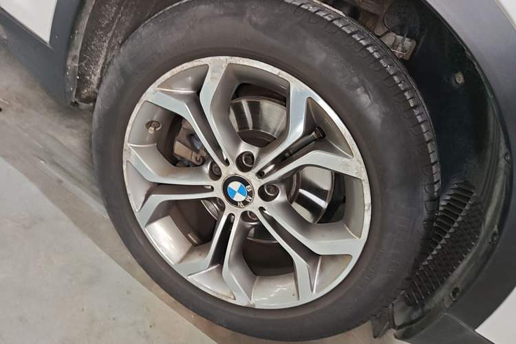 Used BMW X4 2014 xDrive20i X Design Package Right Front Wheel Hub