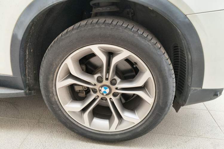 Used BMW X4 2014 xDrive20i X Design Package Right Front Wheel Hub