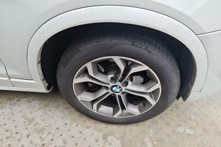 Used BMW X4 2014 xDrive20i X Design Package Right Front Wheel Hub