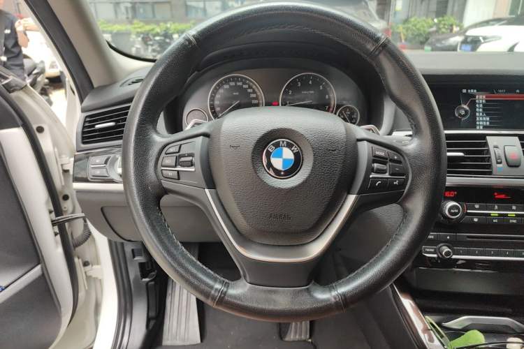 Used BMW X4 2014 xDrive20i X Design Package Steering Wheel