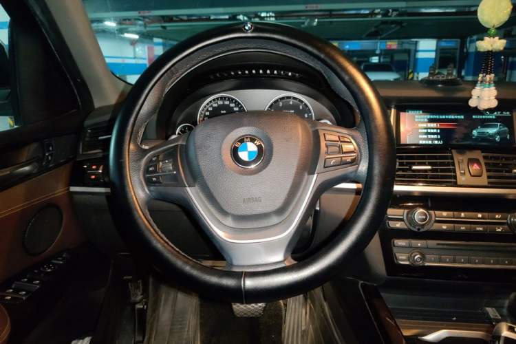 Used BMW X4 2014 xDrive20i X Design Package Steering Wheel