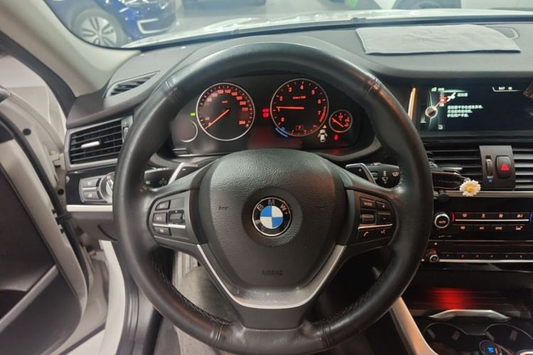 Used BMW X4 2014 xDrive28i Leading Model Steering Wheel