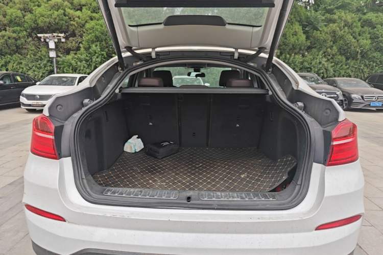 Used BMW X4 2014 xDrive20i X Design Package Trunk