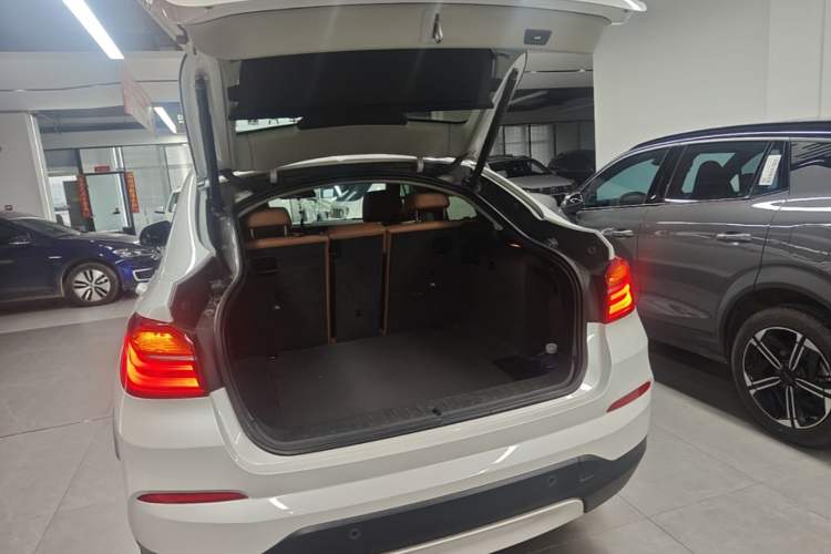 Used BMW X4 2014 xDrive28i Leading Model Trunk