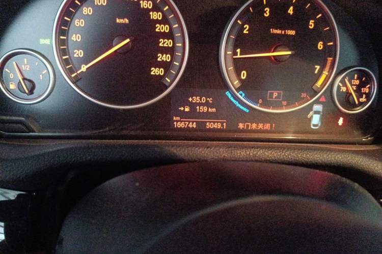 Used BMW X4 2016 xDrive20i M Sport Edition Odometer Close Up