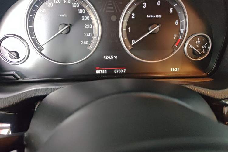 Used BMW X4 2016 xDrive20i M Sport Edition Odometer Close Up