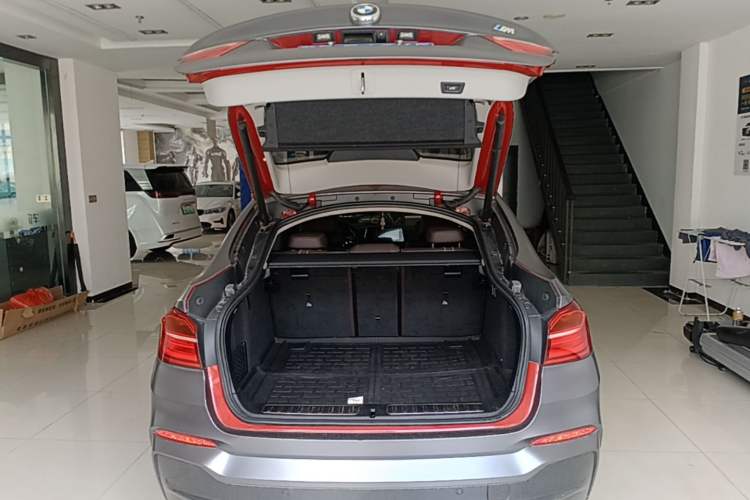 Used BMW X4 2016 xDrive20i M Sport Edition Trunk