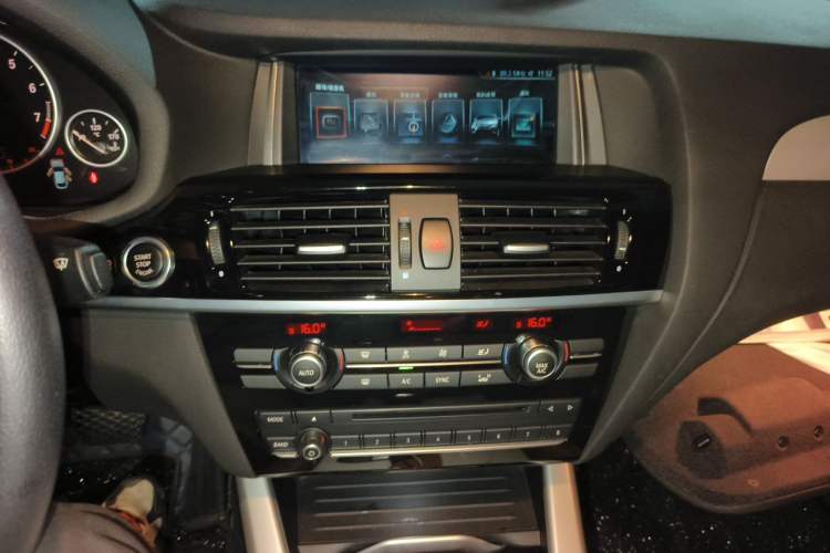 Used BMW X4  Audio And AC Panel