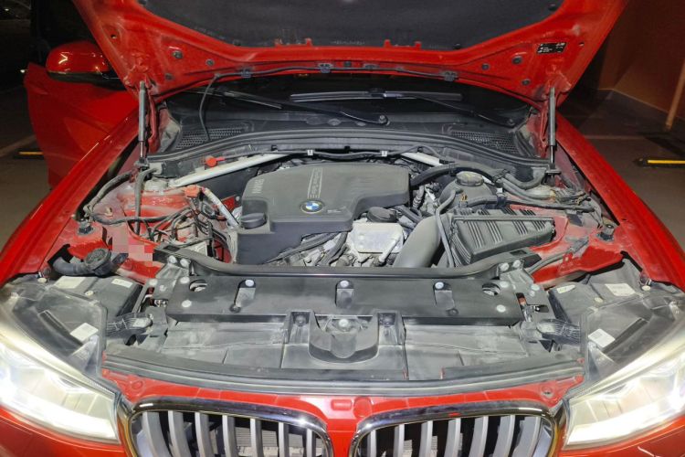 Used BMW X4  Engine Bay
