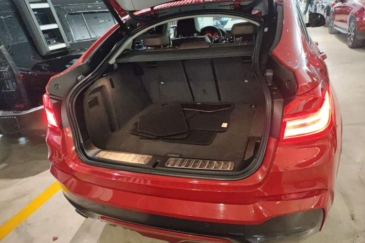 Used BMW X4 2016 xDrive20i M Sport Edition Trunk