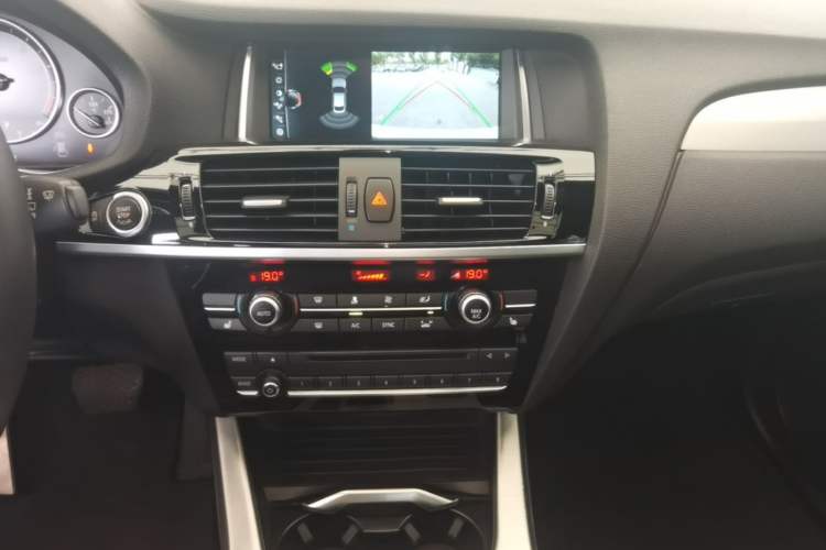 Used BMW X4 2016 xDrive20i M Sport Edition Audio And AC Panel