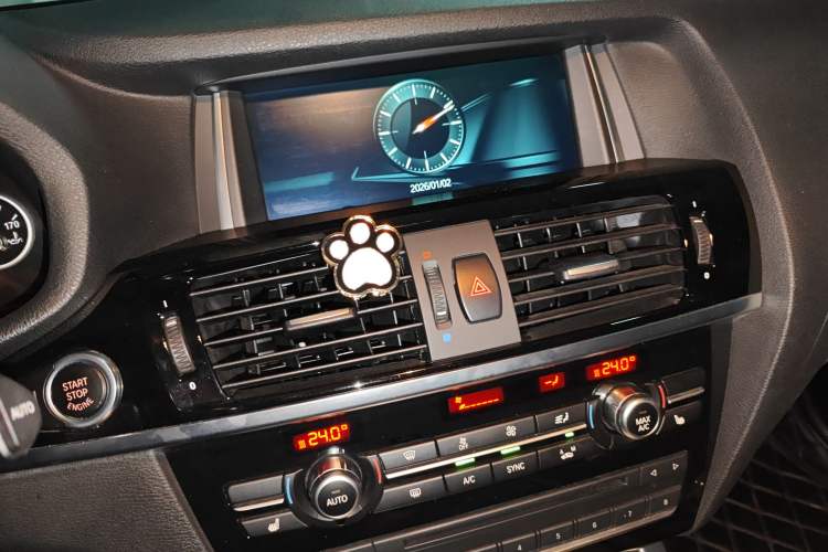 Used BMW X4 2016 xDrive20i M Sport Edition Audio And AC Panel