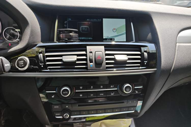 Used BMW X4 2016 xDrive20i M Sport Edition Audio And AC Panel