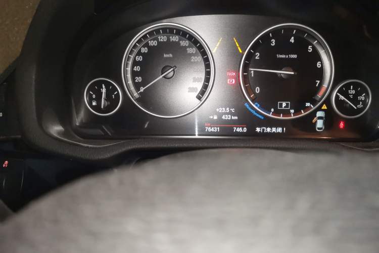 Used BMW X4 2016 xDrive20i M Sport Edition Odometer Close Up