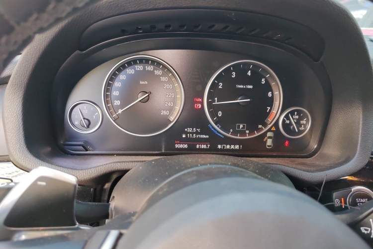 Used BMW X4 2016 xDrive20i M Sport Edition Odometer Close Up