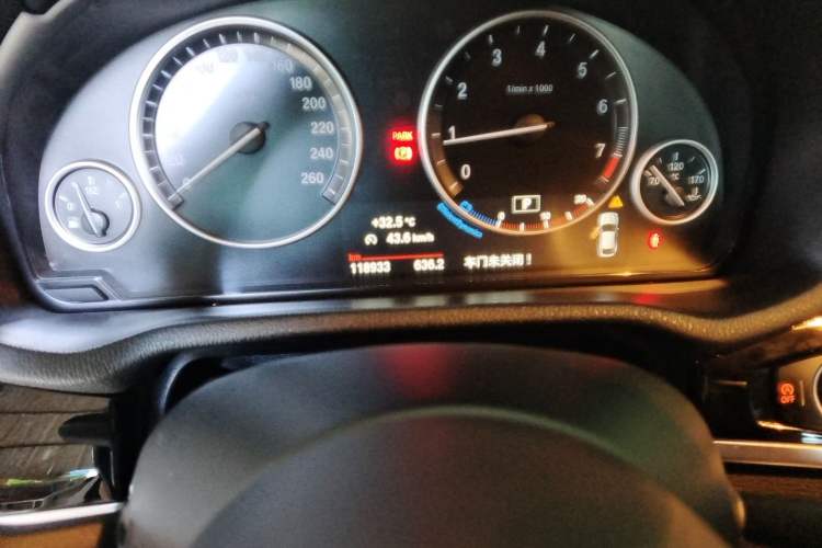 Used BMW X4 2016 xDrive20i M Sport Edition Odometer Close Up