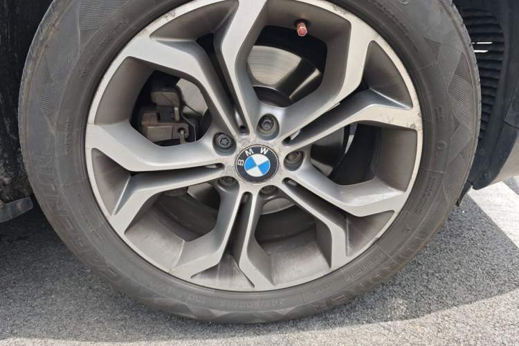 Used BMW X4  Right Front Wheel Hub