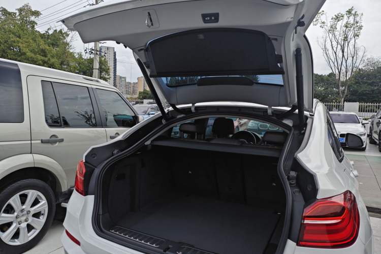 Used BMW X4 2016 xDrive20i M Sport Edition Trunk