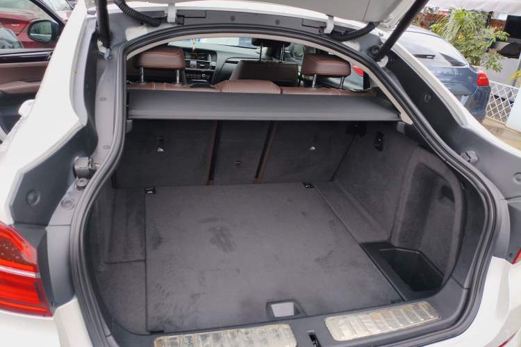 Used BMW X4 2016 xDrive20i M Sport Edition Trunk