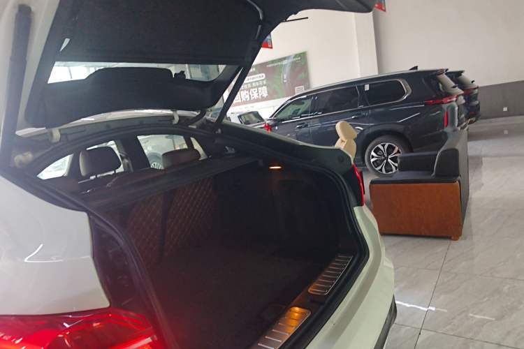 Used BMW X4 2016 xDrive20i M Sport Edition Trunk