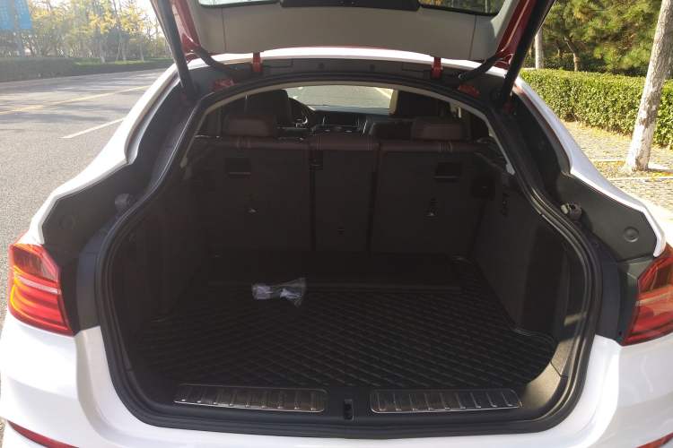 Used BMW X4 2016 xDrive20i M Sport Edition Trunk
