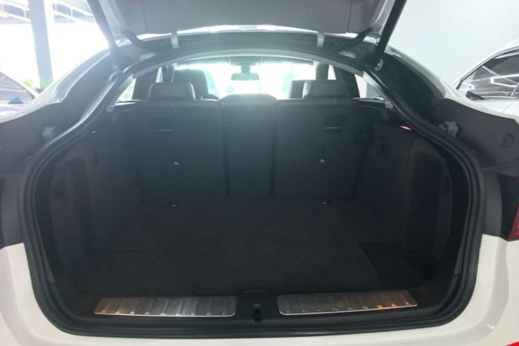 Used BMW X4 2016 xDrive20i M Sport Edition Trunk